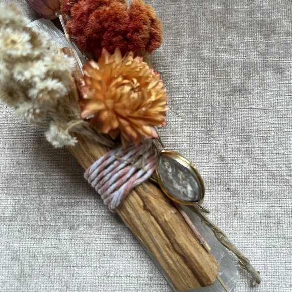 Auth John Hardy Solid Yellow And White Gold 18K Batu Glacier White Topaz Ring - Picture 7 of 7